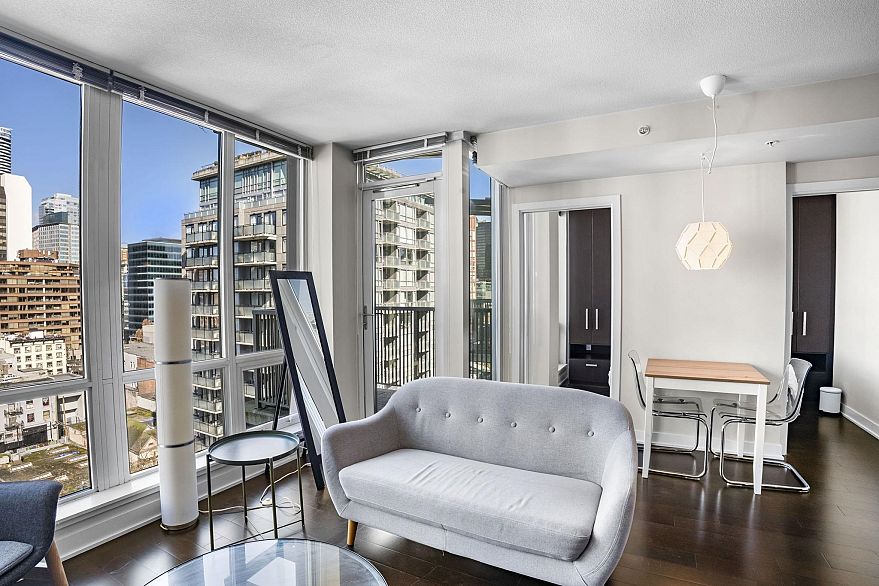 1802 1055 Richards Street