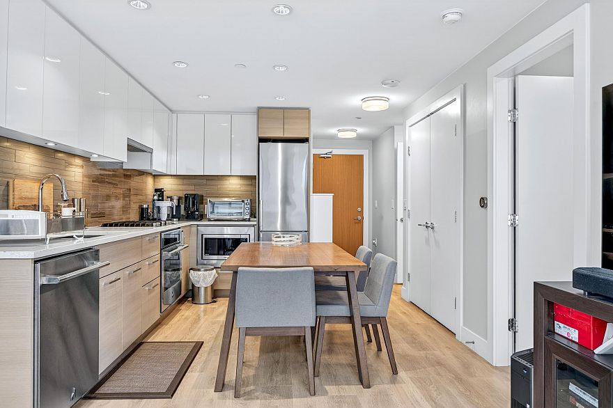 406 3451 Sawmill Crescent