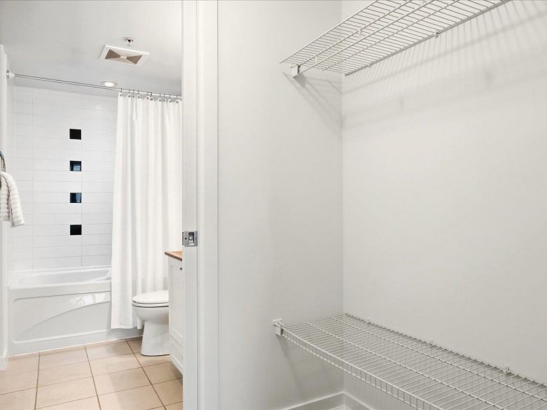 503 933 Hornby Street