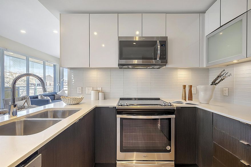 306 688 E 19th Avenue