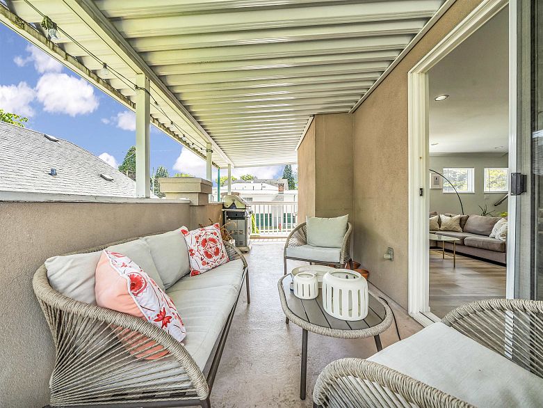 1089 E King Edward Avenue