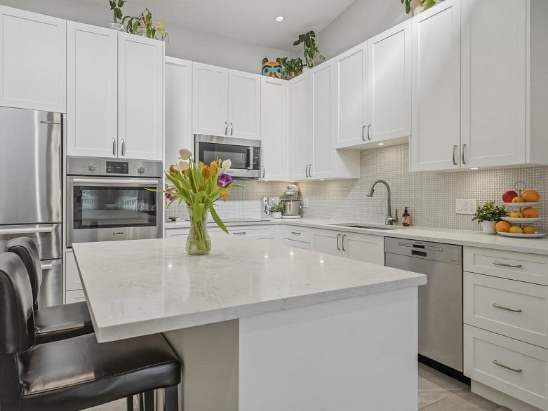 305 3875 W 4th Avenue