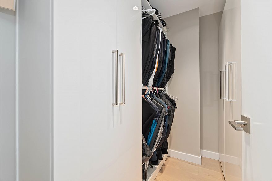 1205 1372 Seymour Street