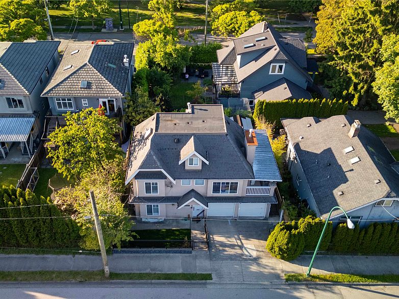 1089 E King Edward Avenue