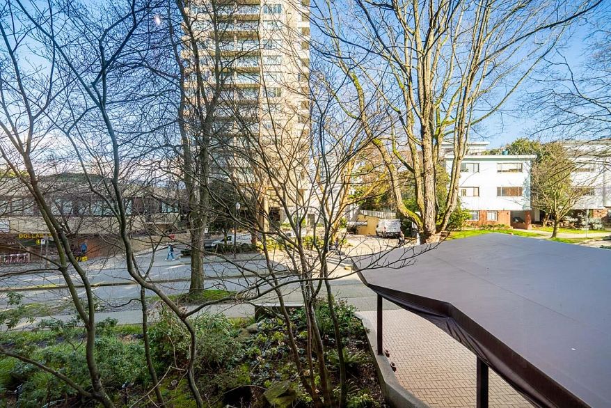 204 1740 Comox Street