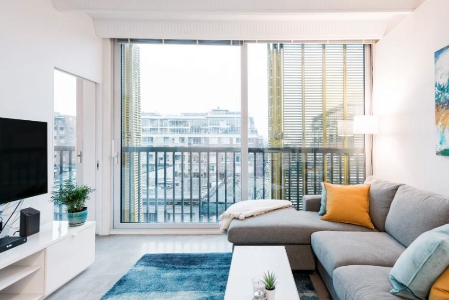 701 219 E Georgia Street