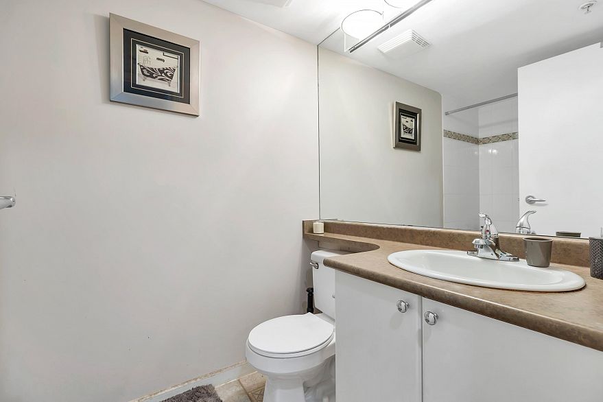 502 928 Richards Street