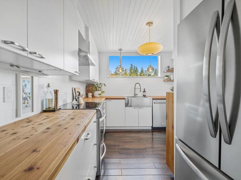 1107 3061 E Kent Avenue North