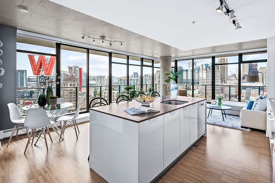 2105 108 W Cordova Street