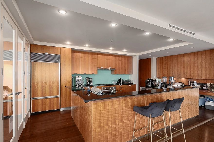 2001 1077 W Cordova Street