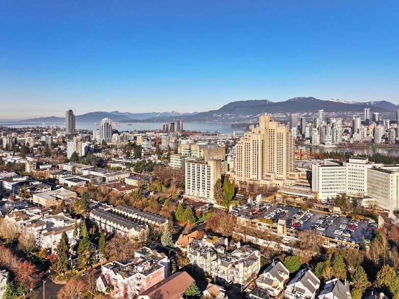 404 888 W 13th Avenue