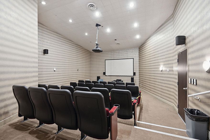 2502 455 Beach Crescent