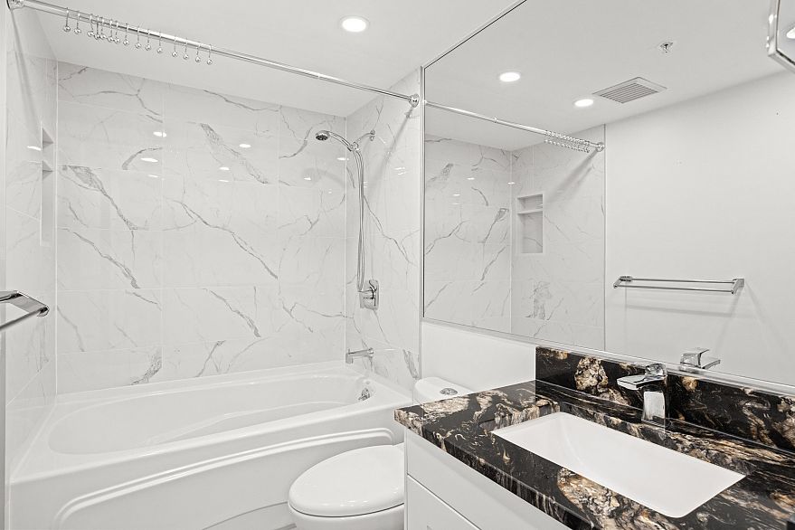 1601 1228 Marinaside Crescent