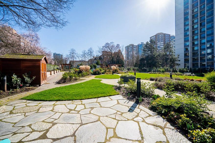 204 1740 Comox Street