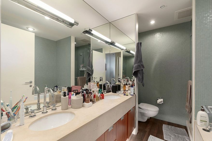 2001 1077 W Cordova Street