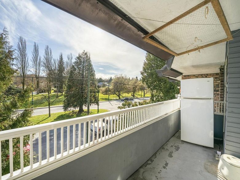 305 3875 W 4th Avenue