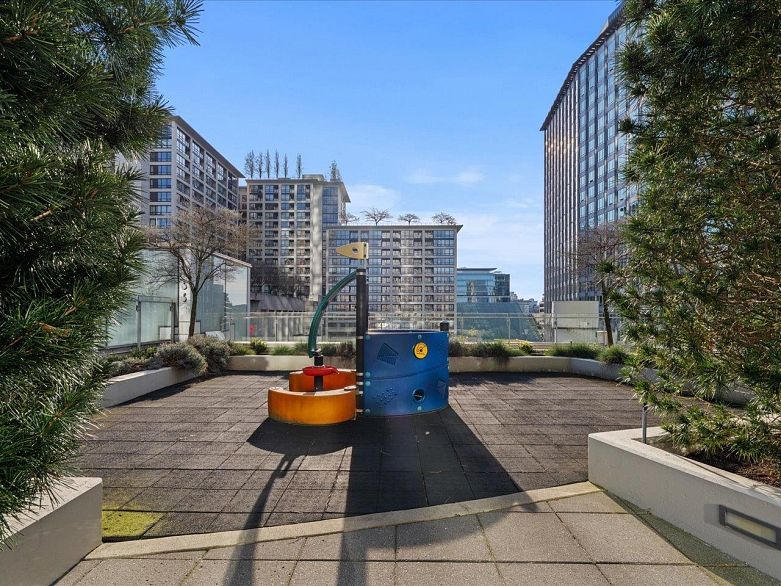 2902 1028 Barclay Street