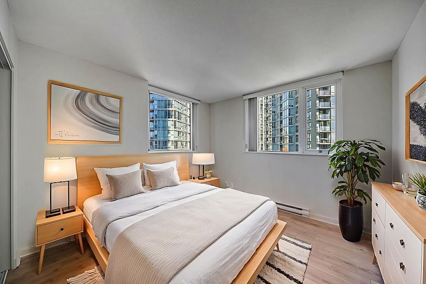 1506 583 Beach Crescent