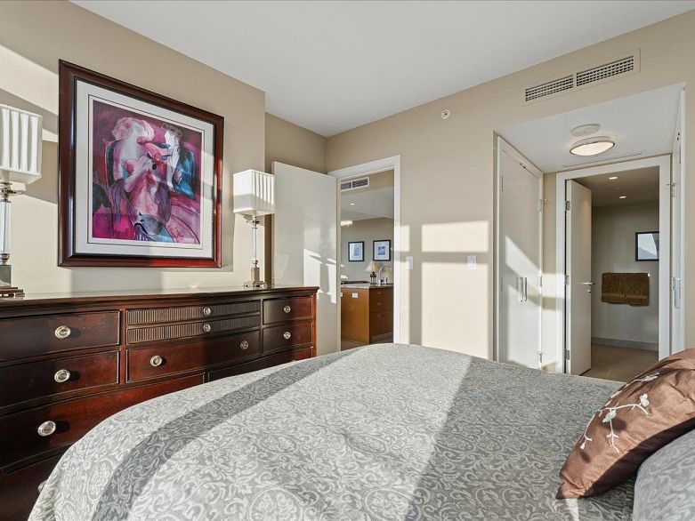 2902 1028 Barclay Street