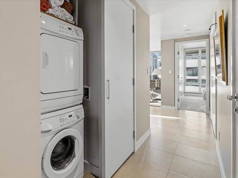 2902 1028 Barclay Street