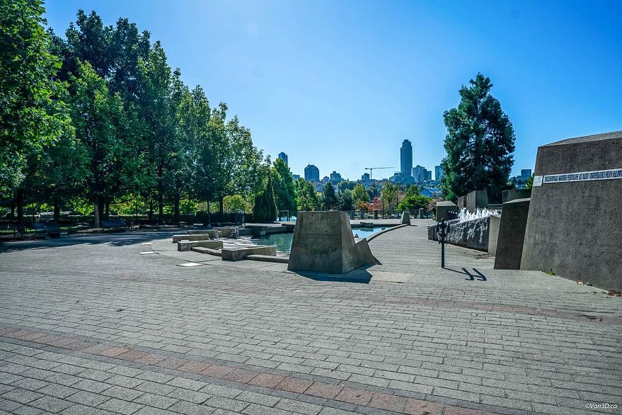 1506 583 Beach Crescent