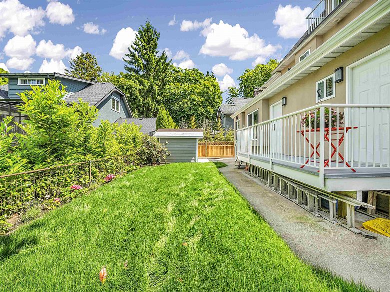 1089 E King Edward Avenue