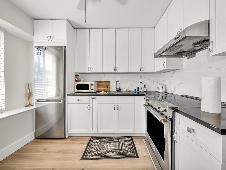 1089 E King Edward Avenue