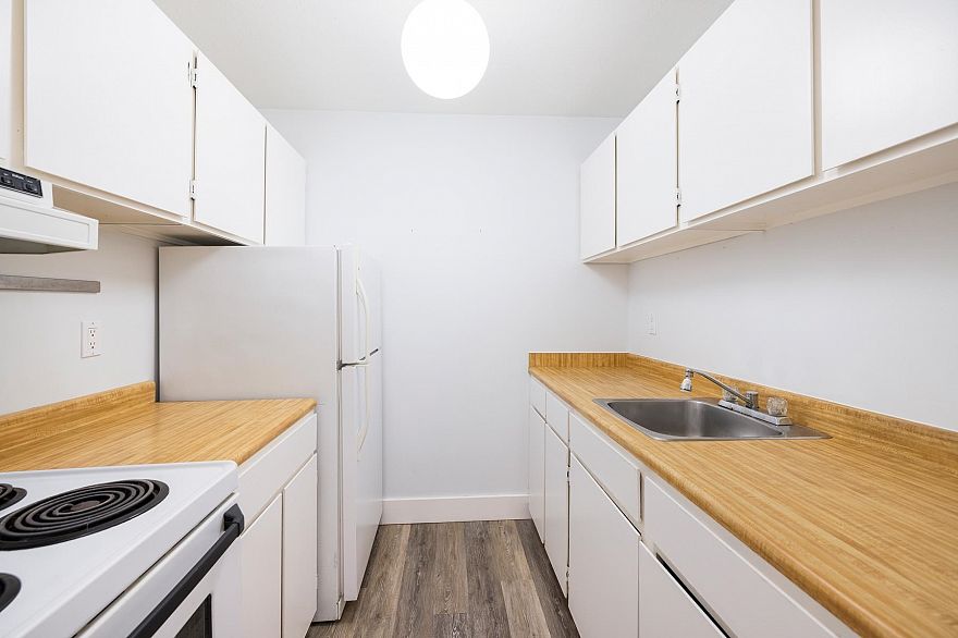 201 830 E 7th Avenue