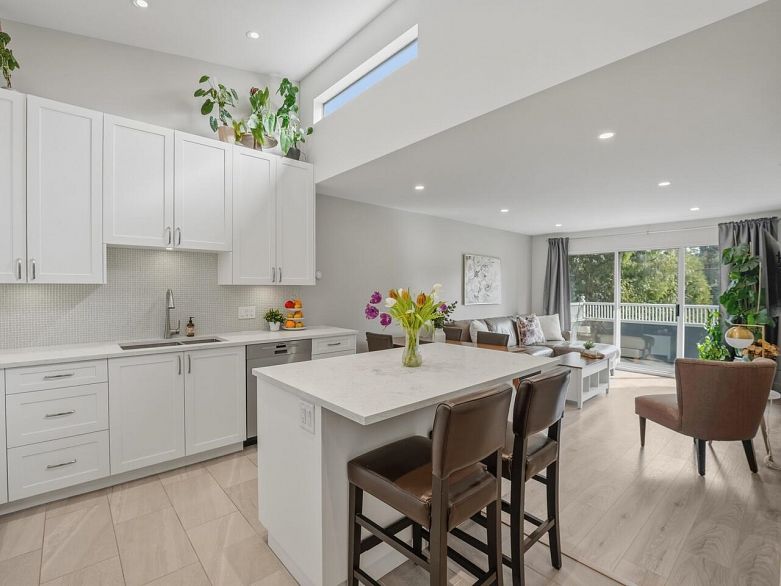 305 3875 W 4th Avenue