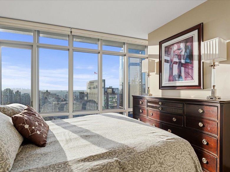 2902 1028 Barclay Street