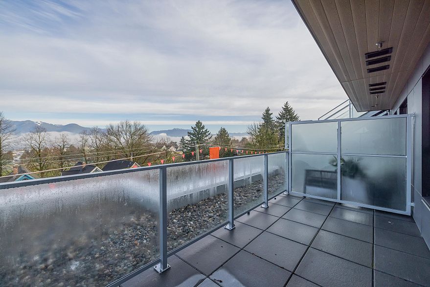 520 2471 St George Street