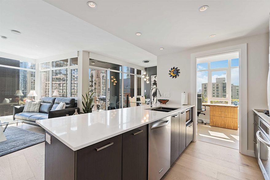 1205 1372 Seymour Street