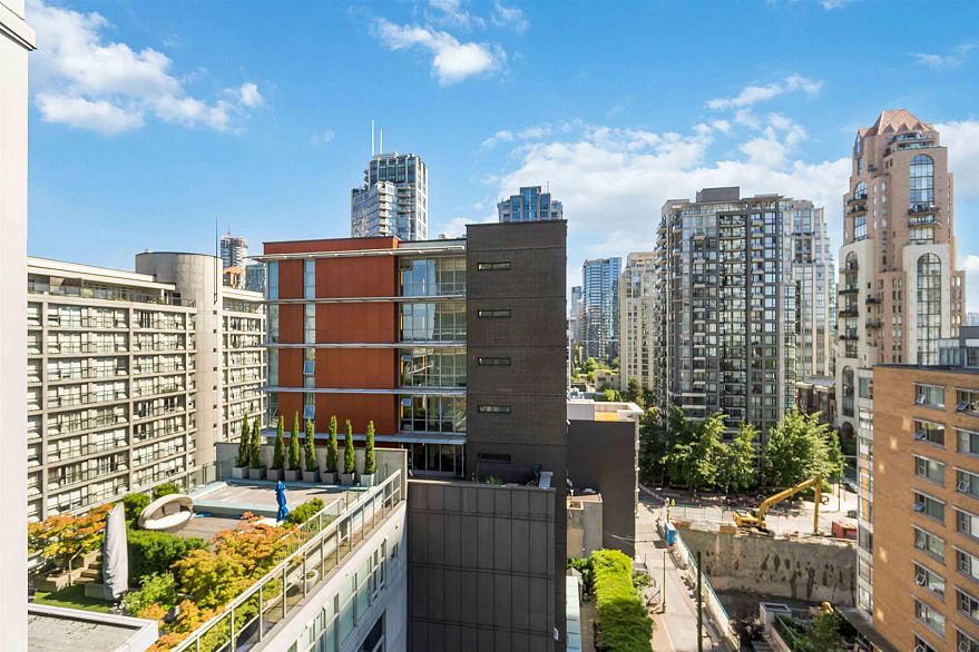 1205 1372 Seymour Street