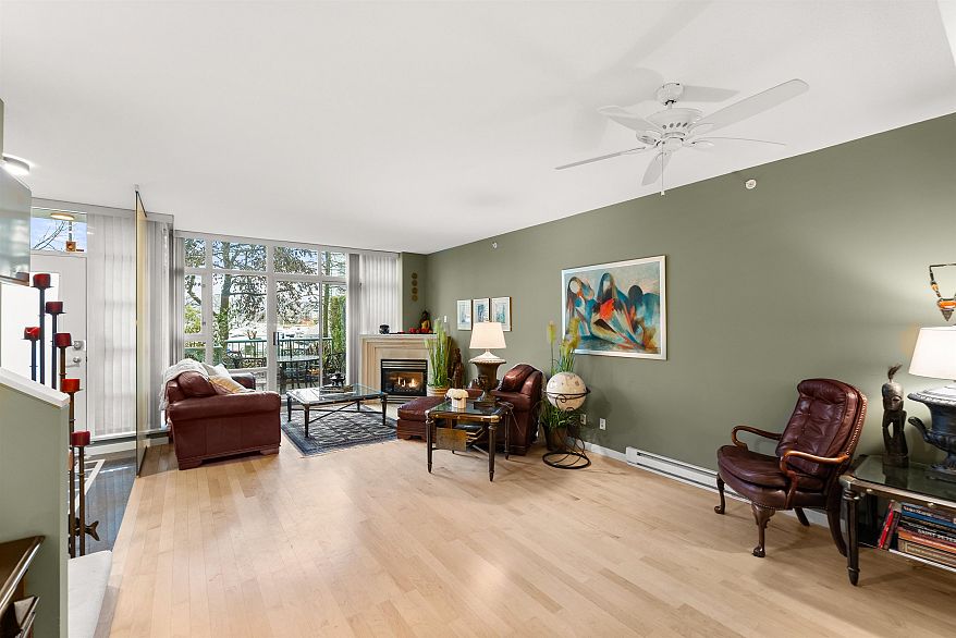 1053 Marinaside Crescent