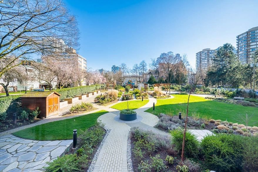 204 1740 Comox Street