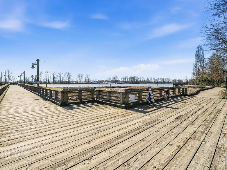 1107 3061 E Kent Avenue North