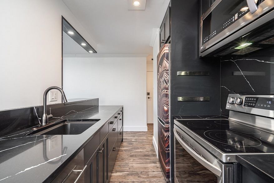 204 1740 Comox Street