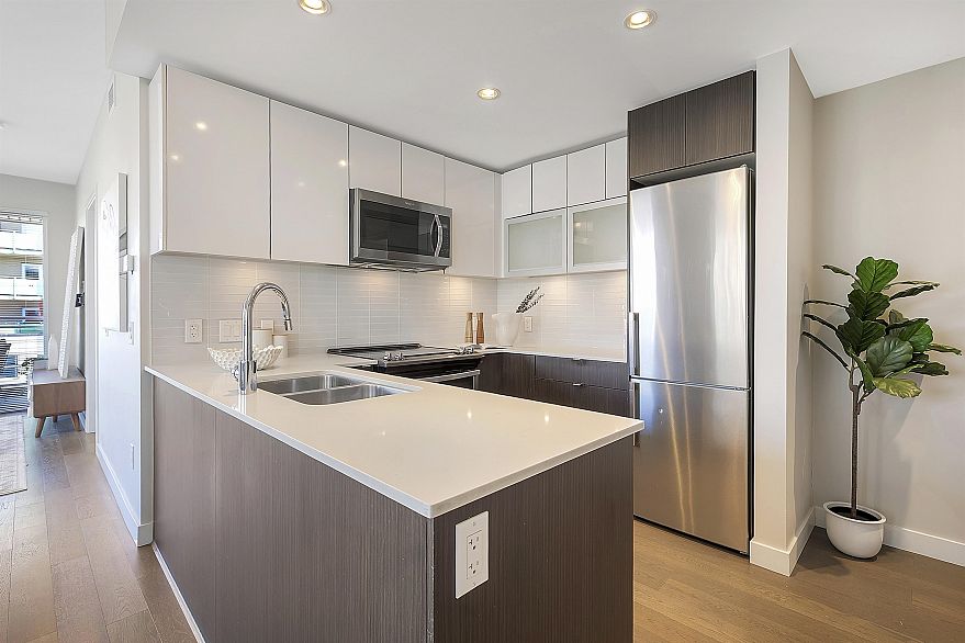 306 688 E 19th Avenue