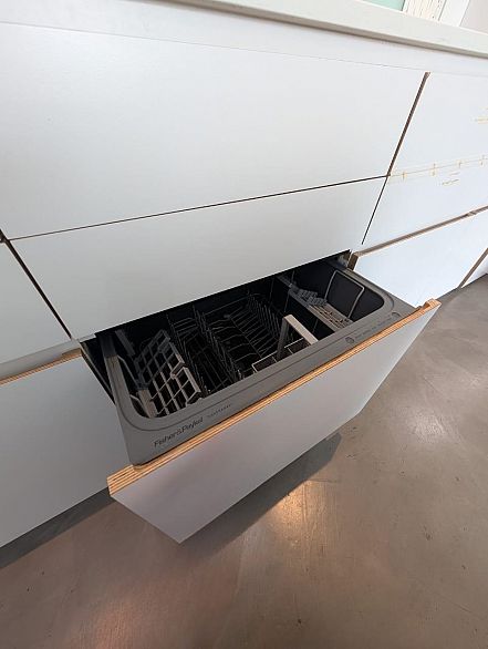 701 219 E Georgia Street