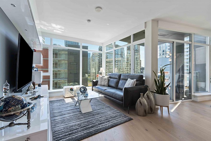 1205 1372 Seymour Street