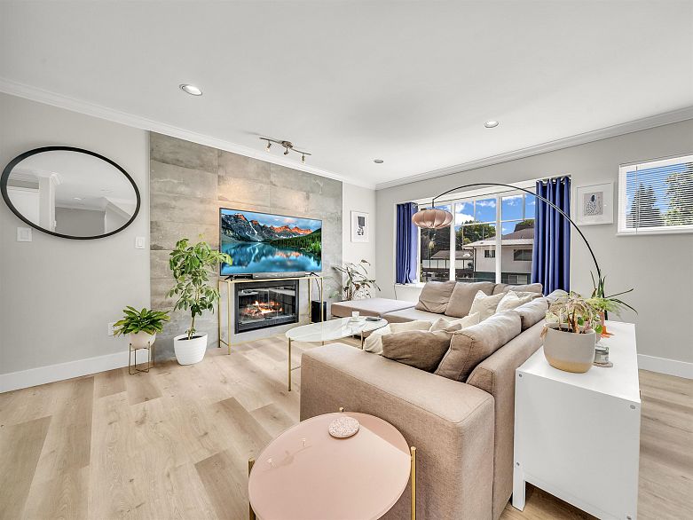 1089 E King Edward Avenue