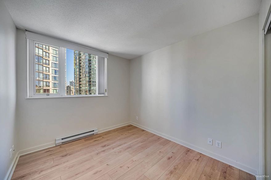 1506 583 Beach Crescent