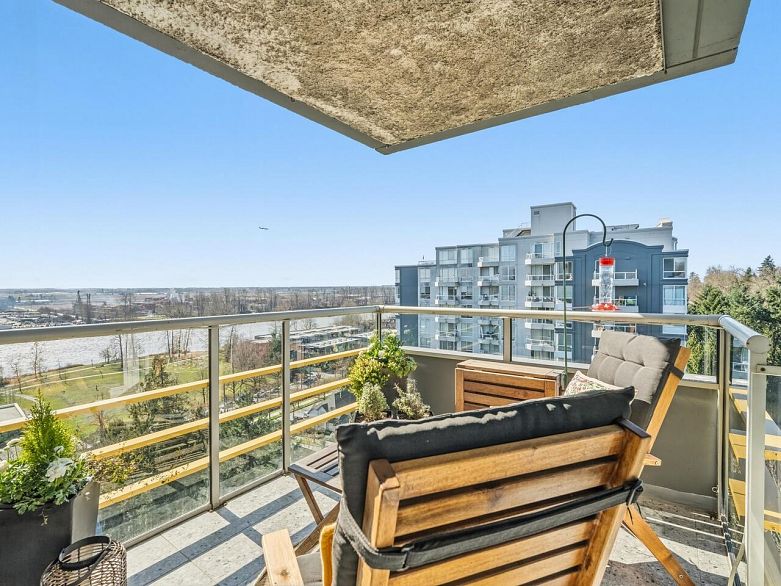 1107 3061 E Kent Avenue North