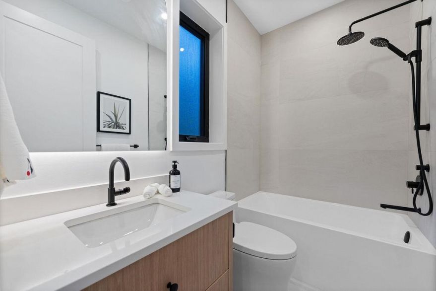 1 2846 W 12th Avenue