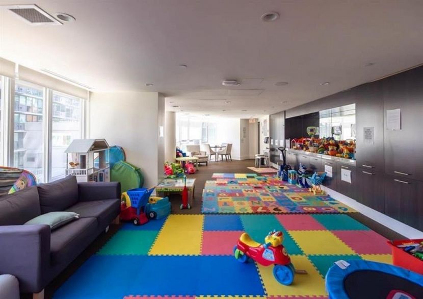 2603 1372 Seymour Street