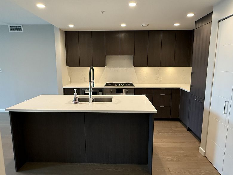 806 2888 Cambie Street