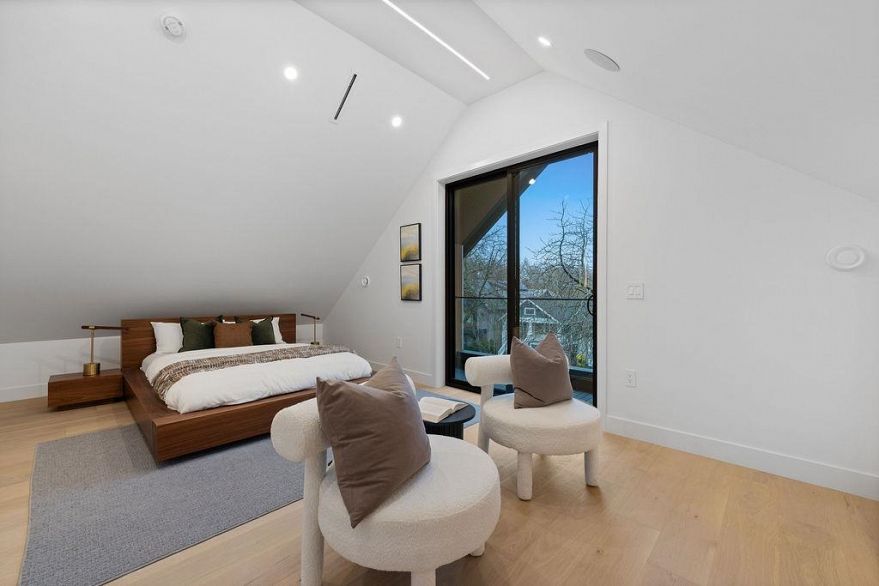 1 2846 W 12th Avenue