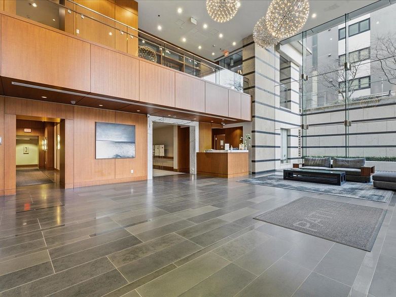 2902 1028 Barclay Street