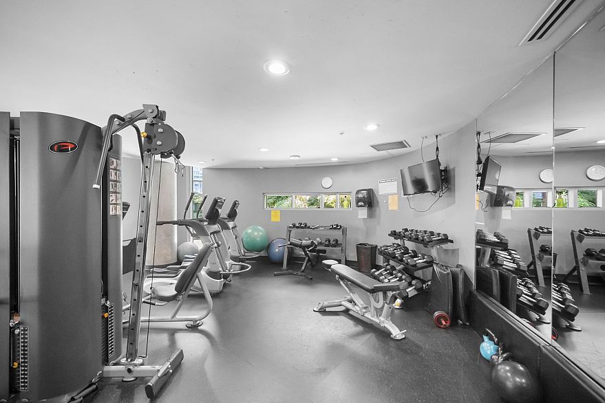 501 618 Abbott Street