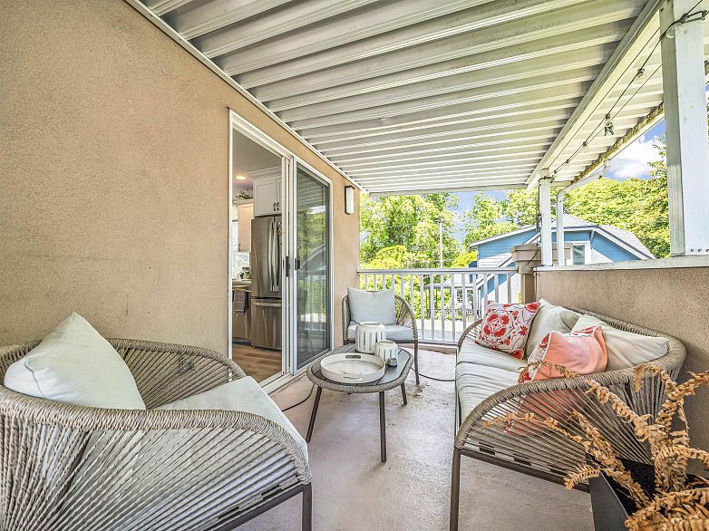 1089 E King Edward Avenue